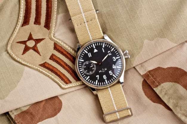 Sangles MN : un strap martial et viril Sangles MN : un strap martial et viril