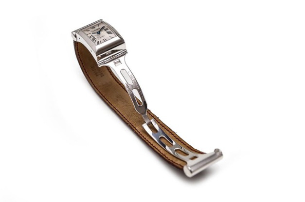 Old Time Heure : splendide Cartier Driver en or blanc 150ème anniversaire