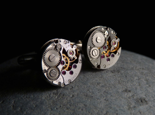 Qualisartifex : deux collections de boutons de manchette en rapport avec le monde de l’horlogerie… Qualisartifex : deux collections de boutons de manchette en rapport avec le monde de l’horlogerie…