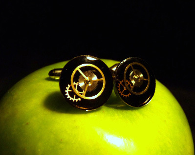 Qualisartifex : deux collections de boutons de manchette en rapport avec le monde de l’horlogerie… Qualisartifex : deux collections de boutons de manchette en rapport avec le monde de l’horlogerie…