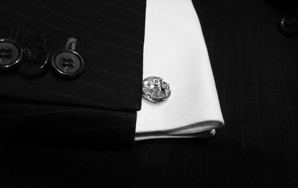 Qualisartifex : deux collections de boutons de manchette en rapport avec le monde de l’horlogerie… Qualisartifex : deux collections de boutons de manchette en rapport avec le monde de l’horlogerie…