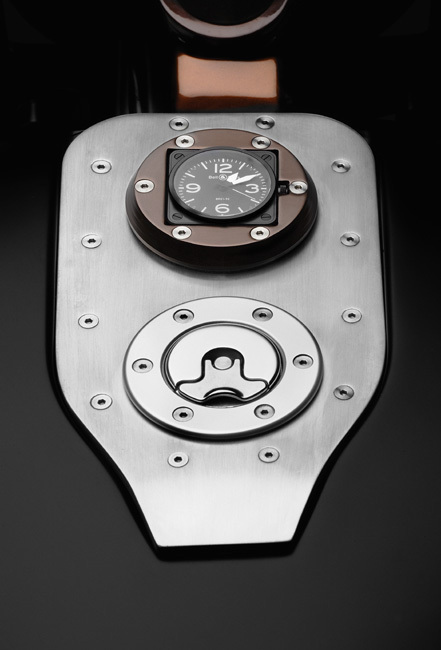 Une Bell & Ross BR01 Carbon rythme le temps de la Harley-Davidson Nacsafe Racer Bell & Ross