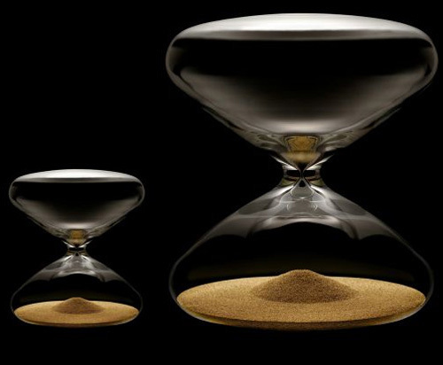 Le sablier Mini Hourglass de Marc Newson disponible chez Colette