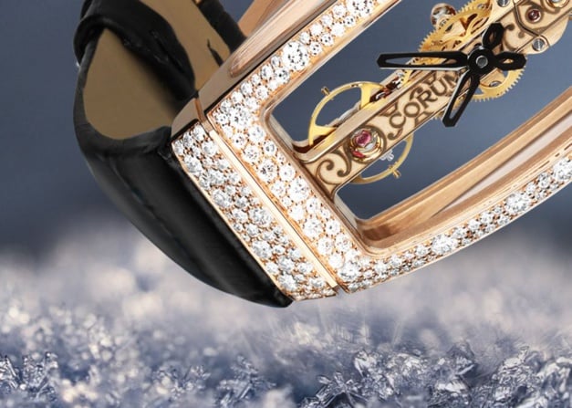 Corum Golden Bridge serti neige (détail) Corum Golden Bridge serti neige (détail)
