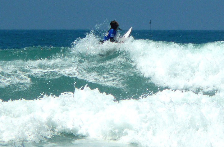 Swatch Girl Pro France : Swatch surfing in Hossegor !