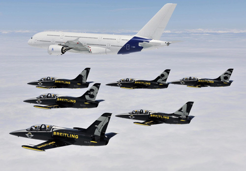 Salon du Bourget 2011 : le Jet Team Breitling vole avec l’Airbus A380