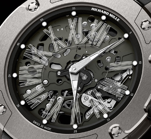 Richard Mille RM 033 : une montre ronde et un calibre extra-plat… Et pourtant, elle a tout d’une Richard Mille !