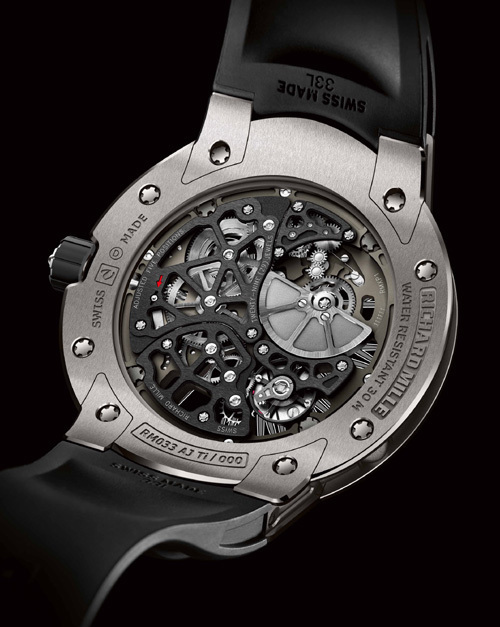 Richard Mille RM 033 : une montre ronde et un calibre extra-plat… Et pourtant, elle a tout d’une Richard Mille !