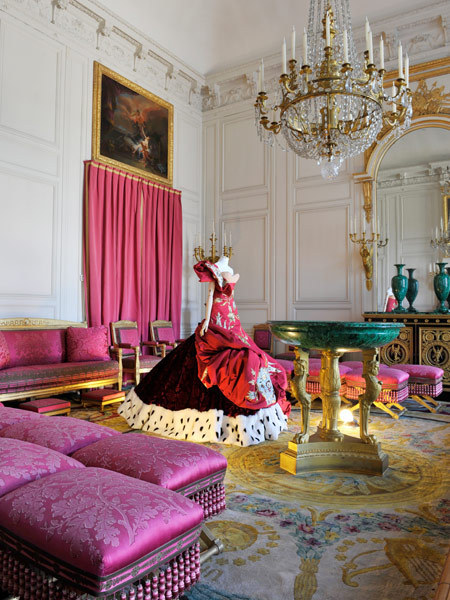 Breguet mécène de l’exposition : le XVIIIe au goût du jour : couturiers et créateurs de mode au Grand Trianon