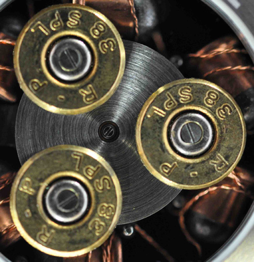 ArtyA Son of a gun : coups de feu sur la Suisse ArtyA Son of a gun : coups de feu sur la Suisse