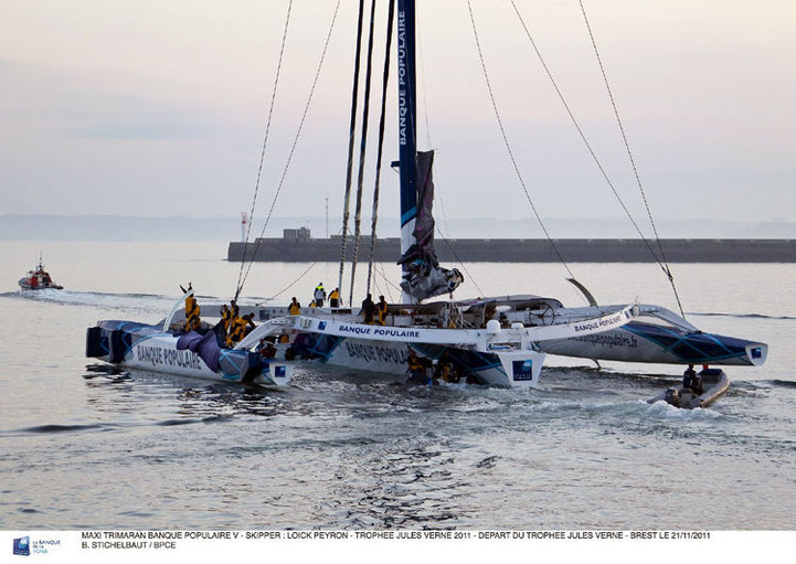 Corum : le Maxi Banque Populaire V déclenche le chronomètre du Trophée Jules Verne