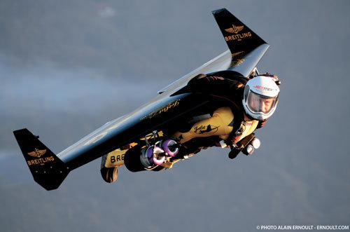 Breitling : Jetman vole avec le Breitling Jet Team