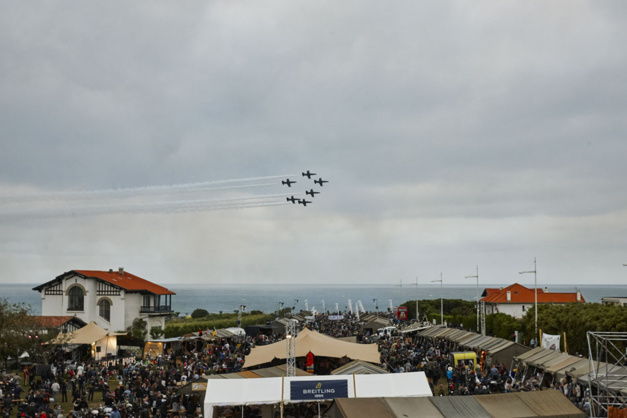 Breitling Chronographe B01 Wheels and Waves Breitling Chronographe B01 Wheels and Waves