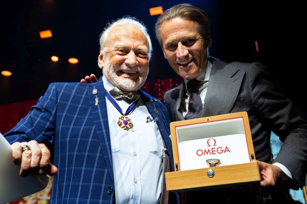 Buzz Aldrin et la médaille Stephen Hawking pour la communication scientifique