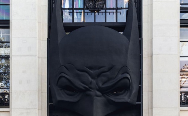 RJ : les vilains de Batman envahissent les Champs-Elysées