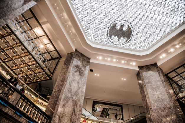 RJ : les vilains de Batman envahissent les Champs-Elysées