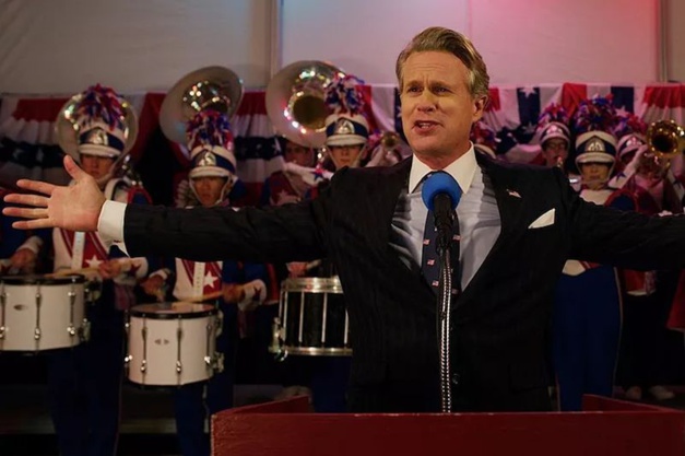 Stranger Things : Cary Elwes porte une Rolex Submariner Date en or et acier Stranger Things : Cary Elwes porte une Rolex Submariner Date en or et acier