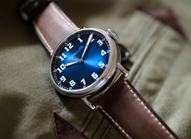 Moser & Cie Heritage Centre Seconds Funky Blue Moser & Cie Heritage Centre Seconds Funky Blue