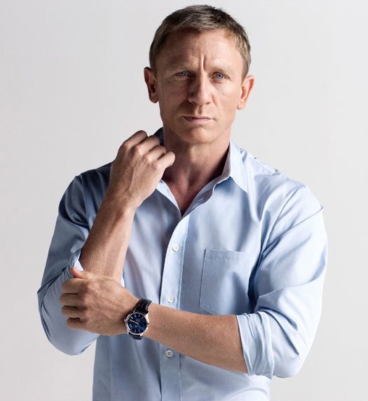 Daniel Craig porte la montre Omega Hour Vision Blue pour Orbis