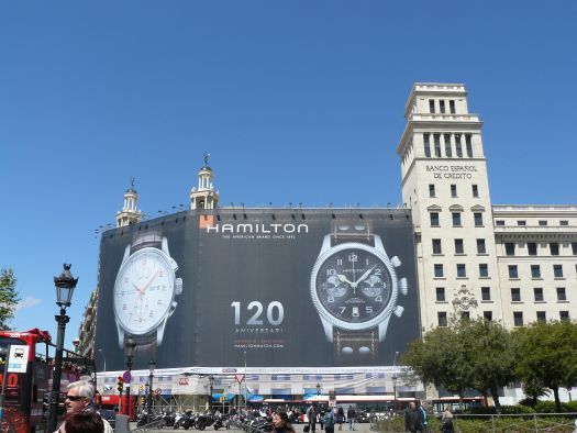 Hamilton, panneau géant plaça de Catalunya à Barcelone