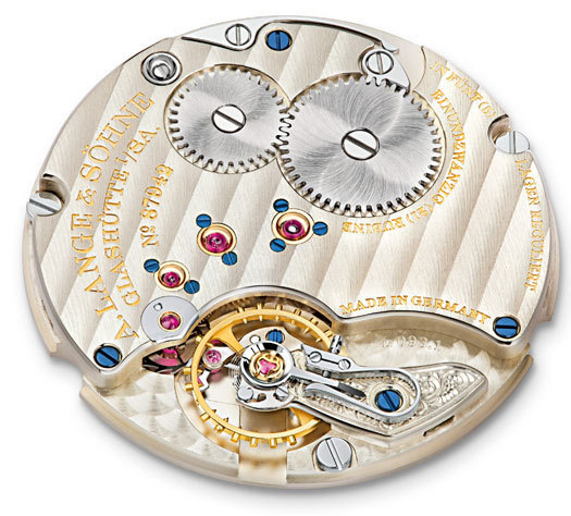 Lange & Söhne Saxonia Plate : finesse et élégance d’un garde-temps en or gris