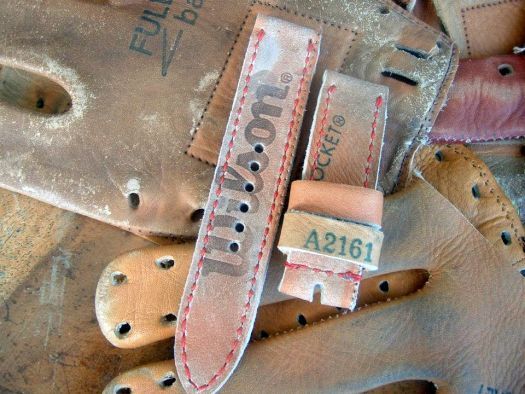 bracelet montre Eunos réalisé dans un gant de baseball bracelet montre Eunos réalisé dans un gant de baseball