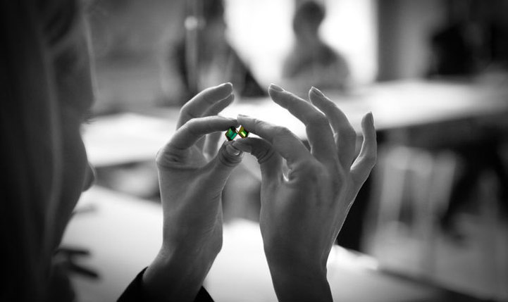 Van Cleef & Arpels : lancement d’un « bon cadeau » pour participer à un cours de L’École Van Cleef & Arpels Van Cleef & Arpels : lancement d’un « bon cadeau » pour participer à un cours de L’École Van Cleef & Arpels