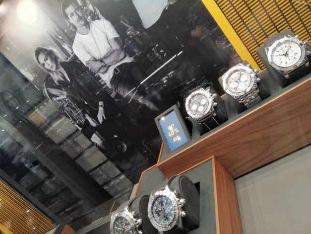 Hong-Kong : ouverture d'une boutique Breitling dans un outlet Hong-Kong : ouverture d'une boutique Breitling dans un outlet