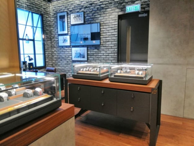 Hong-Kong : ouverture d'une boutique Breitling dans un outlet Hong-Kong : ouverture d'une boutique Breitling dans un outlet