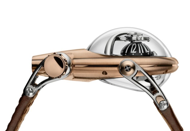 MB&F Horological Machine N°10 "Bulldog" : doggie style