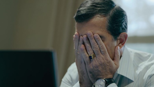 The Laundromat : Antonio Banderas porte une Calatrava de chez Patek Philippe The Laundromat : Antonio Banderas porte une Calatrava de chez Patek Philippe