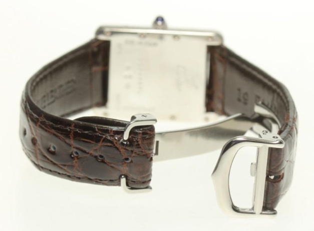 La Tank Must de Cartier : l'une des plus belles montres vintage pour femme à prix accessible