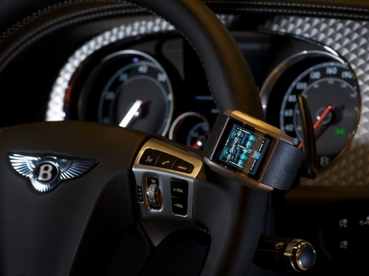 Singapour : montres de luxe et Bentley Continental GT chez Ecollezione