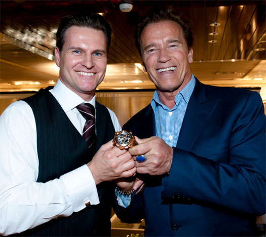 Arnold Schwarzenegger : fan de la Carl F. Bucherer Patravi TravelTec en or rose Arnold Schwarzenegger : fan de la Carl F. Bucherer Patravi TravelTec en or rose