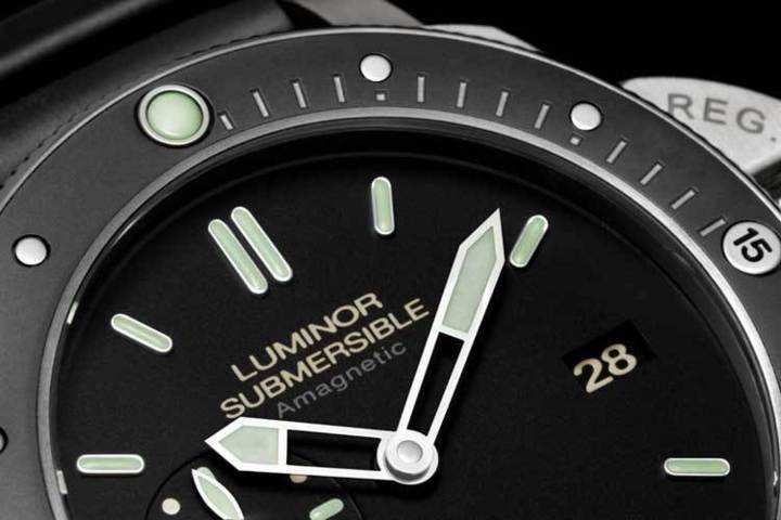 Panerai Luminor Submersible 1950 Amagnetic 3 Days automatic Titanio : amagnétique attraction