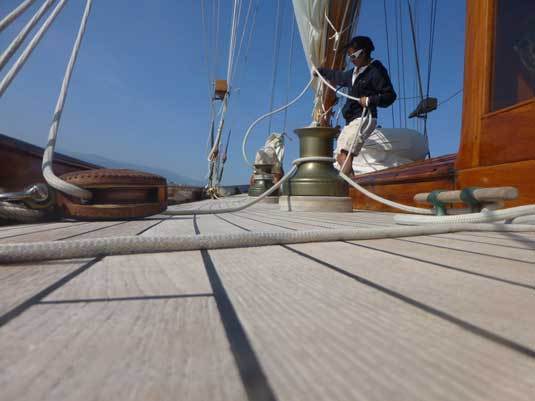 Eilean : visite guidée du splendide ketch bermudien d’Officine Panerai