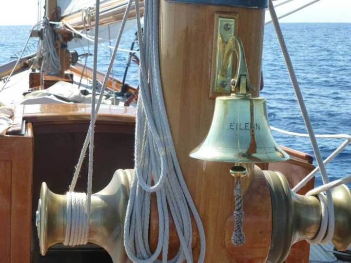 Eilean : visite guidée du splendide ketch bermudien d’Officine Panerai