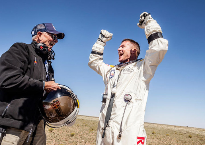 Avec Felix Baumgartner, le chrono Zenith Stratos devient la première montre à franchir le mur du son Avec Felix Baumgartner, le chrono Zenith Stratos devient la première montre à franchir le mur du son