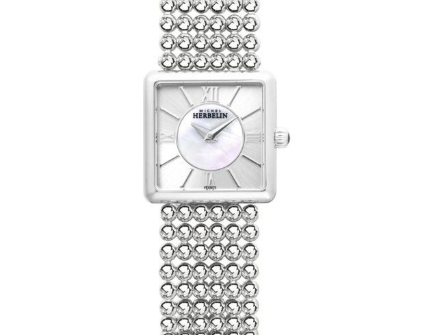Michel Herbelin : un boitier carré pour un bracelet tout en rondeurs Michel Herbelin : un boitier carré pour un bracelet tout en rondeurs
