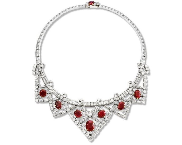 Collier en rubis et diamants d’Elizabeth Taylor. Cartier Paris, 1951, modifié en 1953. (Studio Gérard, Cartier Collection © Cartier) Collier en rubis et diamants d’Elizabeth Taylor. Cartier Paris, 1951, modifié en 1953. (Studio Gérard, Cartier Collection © Cartier)