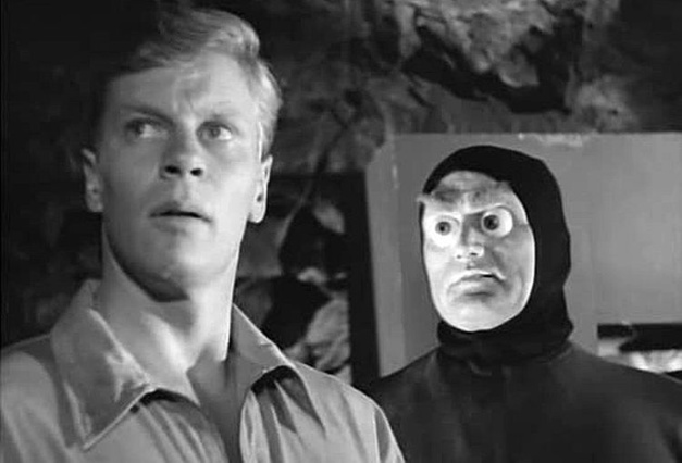 Les tueurs de l'espace : Peter Grave porte une montre Hamilton Les tueurs de l'espace : Peter Grave porte une montre Hamilton