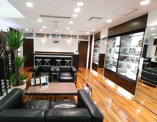 GMT : très belle boutique de montres d’occasion à Shinjuku GMT : très belle boutique de montres d’occasion à Shinjuku