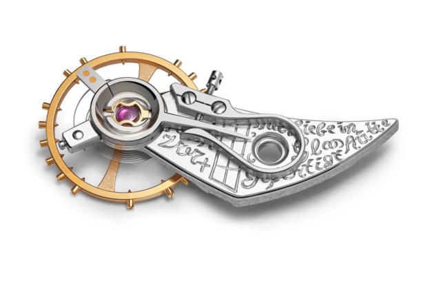 Visible à travers une loupe, l’inscription gravée à la main sur le coq : « Mit Liebe in Glashütte gefertigt » (« Fabriqué avec amour à Glashütte »). Visible à travers une loupe, l’inscription gravée à la main sur le coq : « Mit Liebe in Glashütte gefertigt » (« Fabriqué avec amour à Glashütte »).