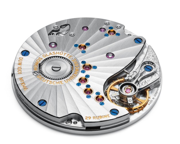 Le mouvement NOMOS à remontage manuel DUW 1001, réglé selon les valeurs de chronométriques. Magnifique, de haute précision.