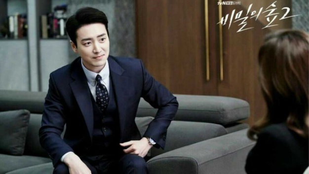 Stranger : Lee Joon-hyuk porte une Breitling Navitimer
