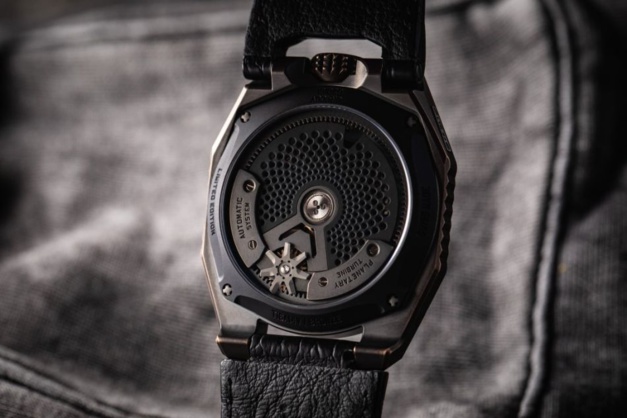 Urwerk UR-100V "T-Rex" Urwerk UR-100V "T-Rex"