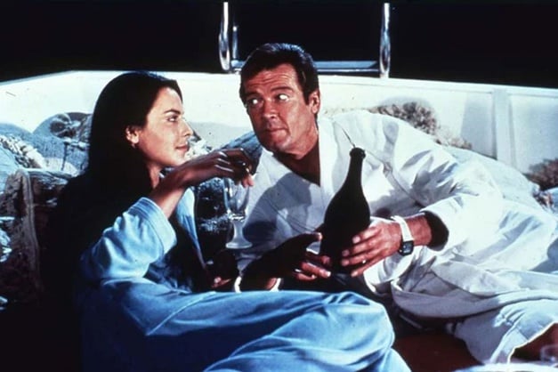 Rien que pour vos yeux : Roger Moore porte une Seiko H357-5040 Rien que pour vos yeux : Roger Moore porte une Seiko H357-5040