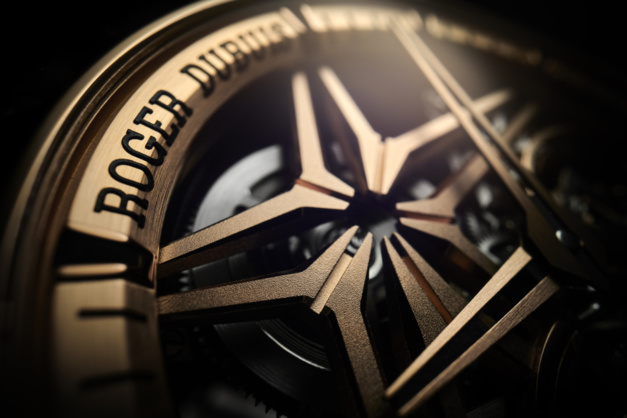 Roger Dubuis Excalibur Double Tourbillon volant squelette : virile et sportive Roger Dubuis Excalibur Double Tourbillon volant squelette : virile et sportive