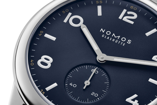 Nomos : trois nouvelles Club Automatique en noir, bleu et kaki