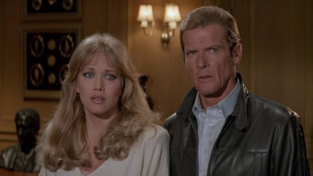 Dangereusement vôtre : Roger Moore porte une Seiko 7A28-7020